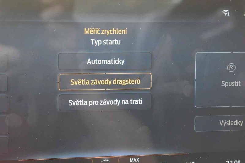 Tento Ford Mustang byl ve výkonnější verzi Dark Horse.