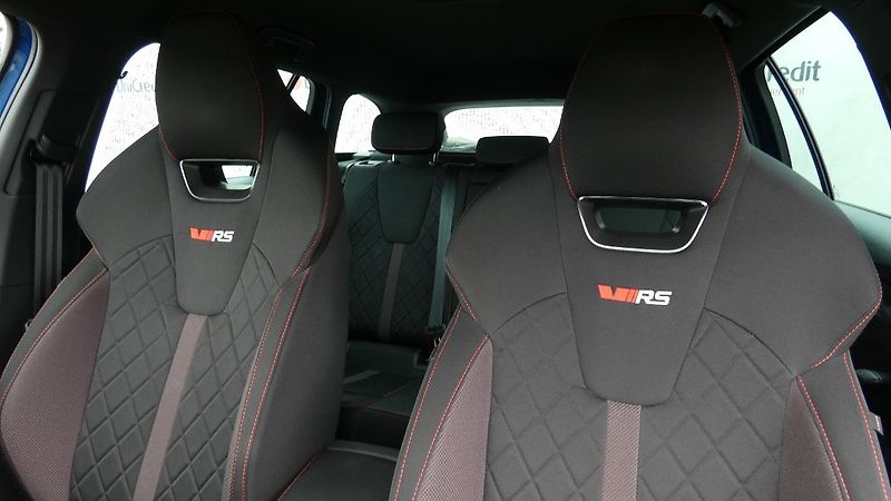 Škoda Octavia Combi 2.0 TSI RS 180kW - fotka 7 z 26