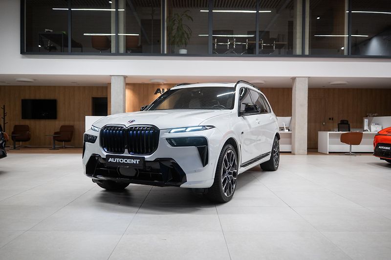 BMW X7 (2023) 40D 250KW M-SPORT MASÁŽE TAŽNÉ - fotka 13 z 49