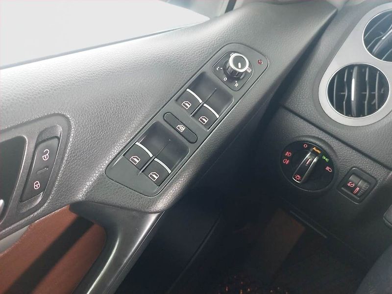Volkswagen Tiguan (2012) 2.0 TDI, 4X4, Automat - fotka 16 z 19