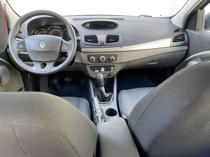 Renault Mégane (2010) 1.6 16V, ČR, AC, temp - fotka 8 z 14
