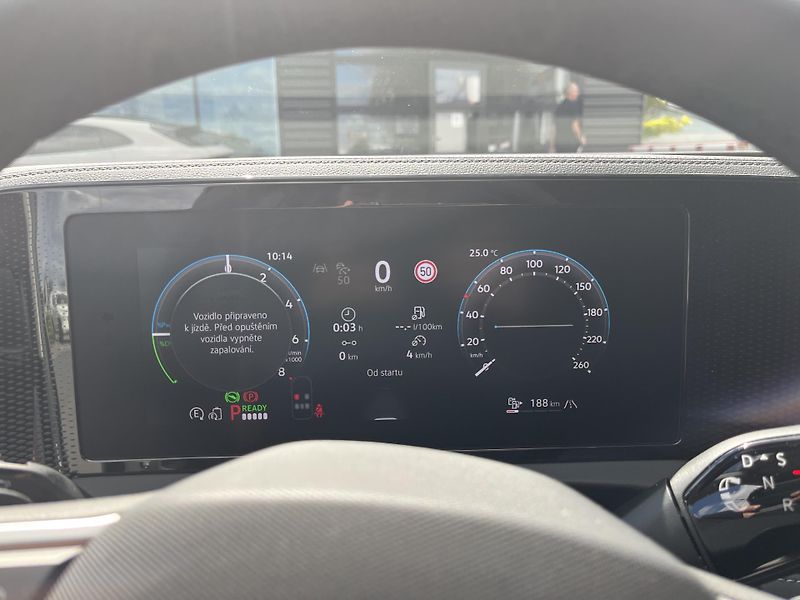 Volkswagen Tiguan People 1,5 TSI 150 kW eHybrid - fotka 13 z 23