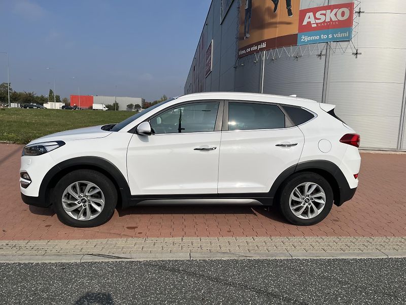 Hyundai Tucson 2.0 CRDi 4x4 ČR - fotka 27 z 33