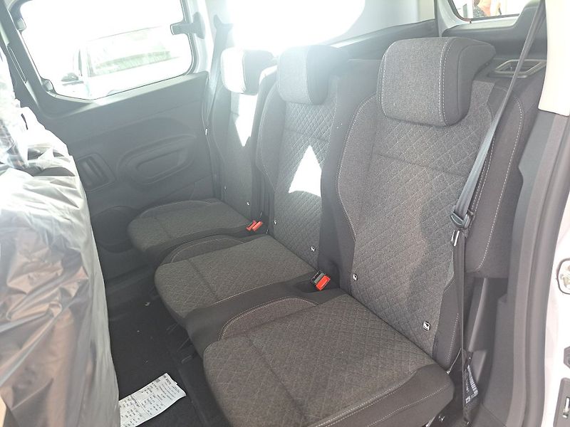 Opel Combo (2025) Edition Plus XL-1,5 CDTi  MAN6 - fotka 12 z 20