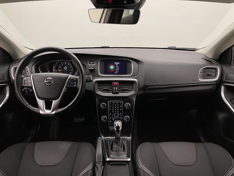 Volvo V40 T2 MOMENTUM AUT  - fotka 2 z 39