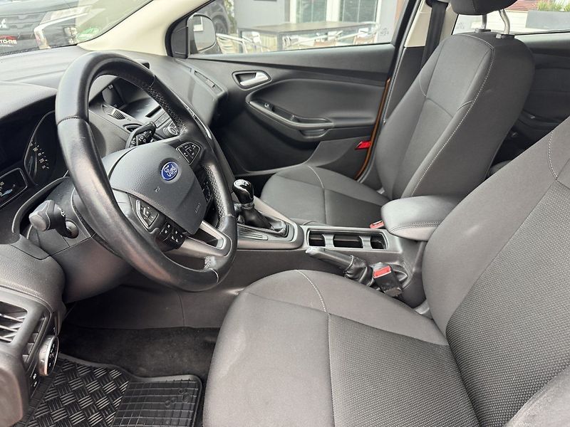 Ford Focus (2018) 1.6Ti-VCT Digi Klima Tempomat - fotka 23 z 46