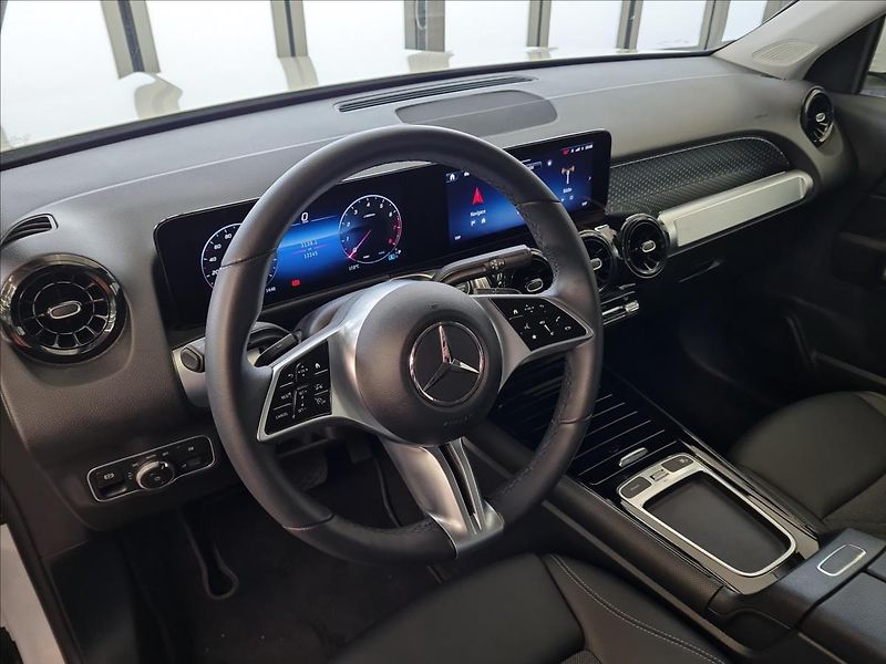 Mercedes-Benz GLB 220 4MATIC - fotka 9 z 22