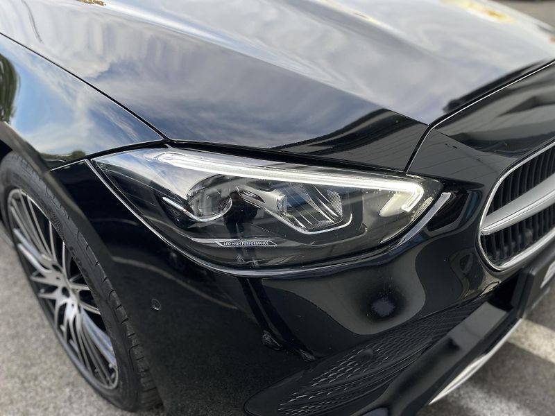 Mercedes-Benz Třídy C 220d 4Matic - fotka 9 z 35