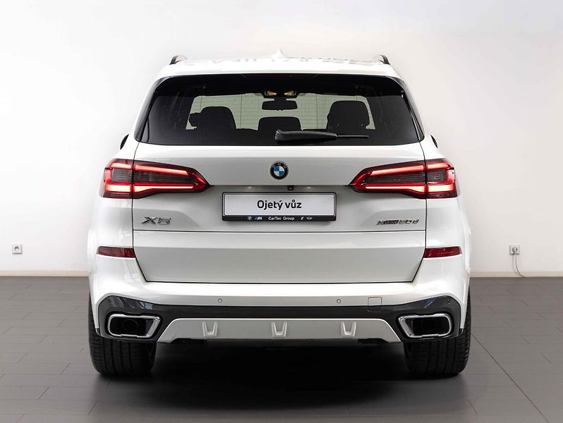 BMW X5 xDrive30d - fotka 4 z 22