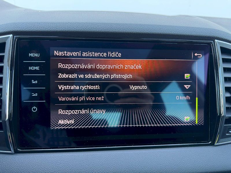 Škoda Karoq (2018) 1.5TSI 110kW DSG Style Pano Ků - fotka 19 z 35