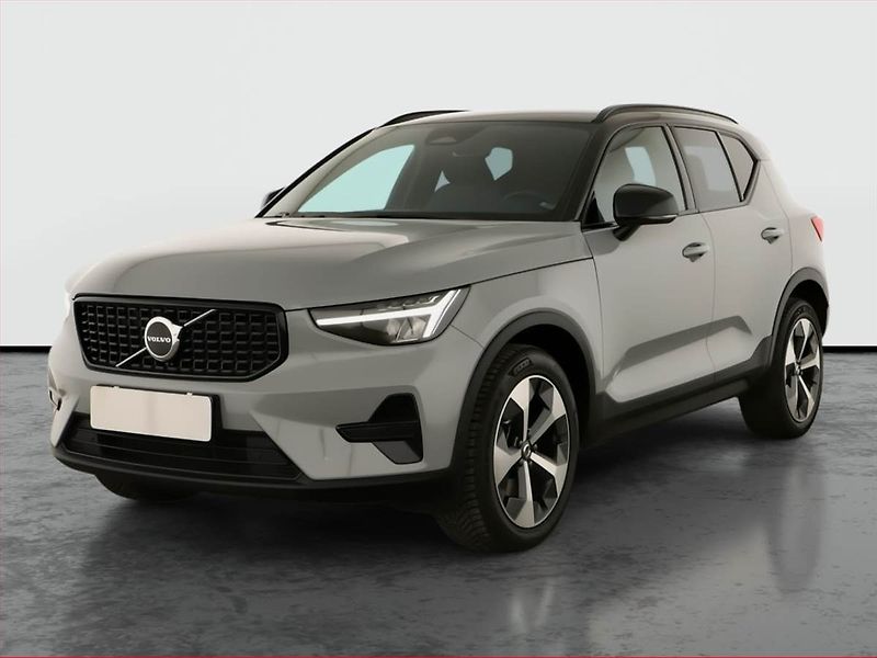 Volvo XC40 (2023) B3 - fotka 2 z 19