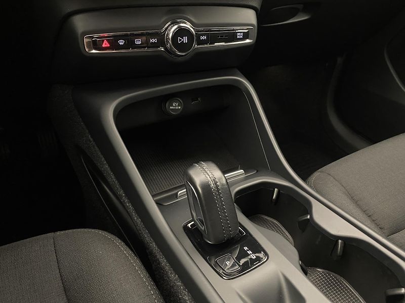 Volvo XC40 D3 AWD MOMENTUM AUT  - fotka 26 z 38
