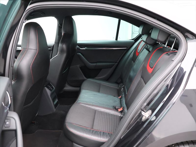 Škoda Octavia 2,0 TDI 135kW RS Xenon Navi - fotka 13 z 30