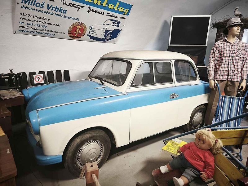 U vstupu do muzea překvapí stylově zařízená recepce z Barkasu.