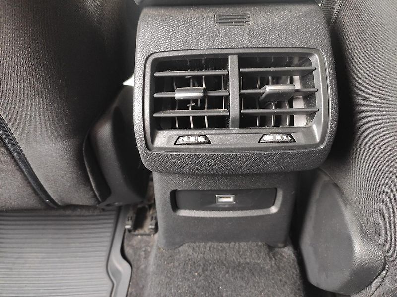 Citroën C4 (2021) C4 FEEL 1.2 130k MAN6 navigace - fotka 32 z 36
