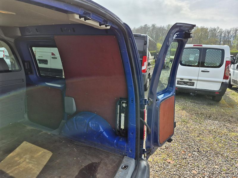 Volkswagen Caddy (2009) 2.0Sdi  Klima Tažné - fotka 22 z 23