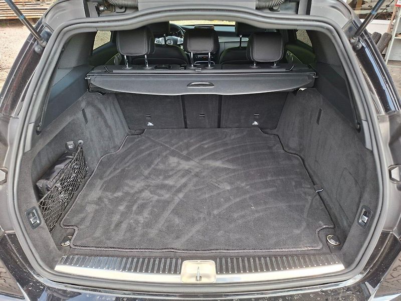 Mercedes-Benz Třídy C (2017) C 250d 150kW 4MATIC BURMESTER - fotka 38 z 50