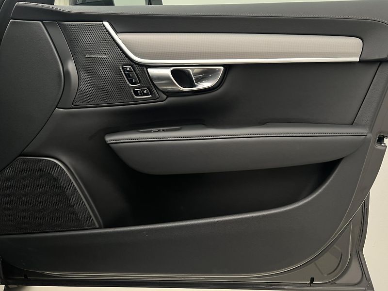 Volvo V90 CC B4 AWD BRIGHT PLUS AUT CZ - fotka 45 z 45