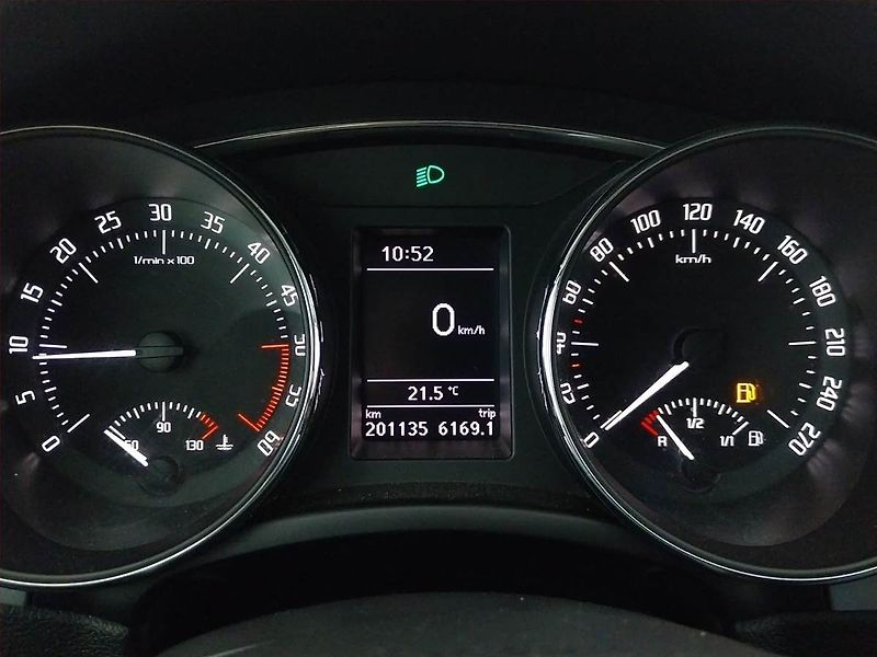 Škoda Superb (2013) Ambition 2.0 TDI, Xenony - fotka 11 z 25