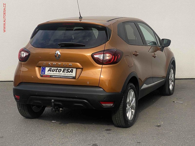Renault Captur (2019) 1.3 TCe, ČR, Navi, AC, TZ - fotka 4 z 16