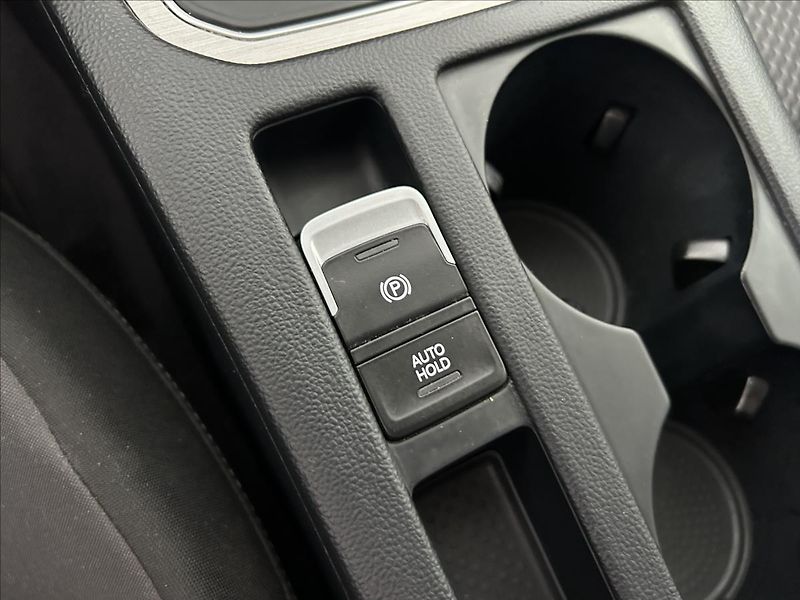 Volkswagen Passat 2,0   TDI 110kW,1.MAJ,SERVISKA - fotka 19 z 24