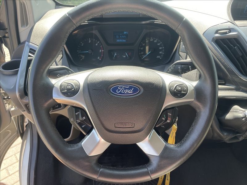 Ford Tourneo Custom 2,2 TDCi 114kw Titanium 8míst - fotka 16 z 37
