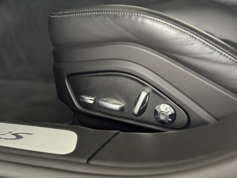 Porsche Panamera 4S 324kW*Chrono*Webasto*Panora - fotka 39 z 47
