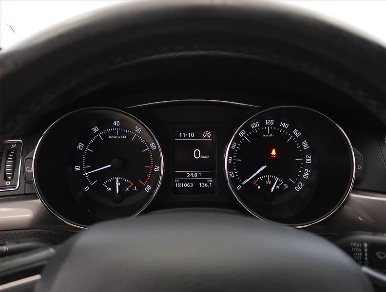 Škoda Superb (2015) Ambition 1.4 TSI, Xenony - fotka 11 z 18