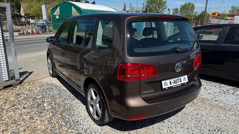 Volkswagen Touran (2011) 1.4TSi 103kW *DSG*Webasto*ALU* - fotka 6 z 21