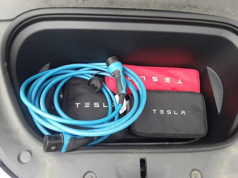 Tesla Model Y LONG RANGE DUAL MOTOR TZ 94% - fotka 7 z 9