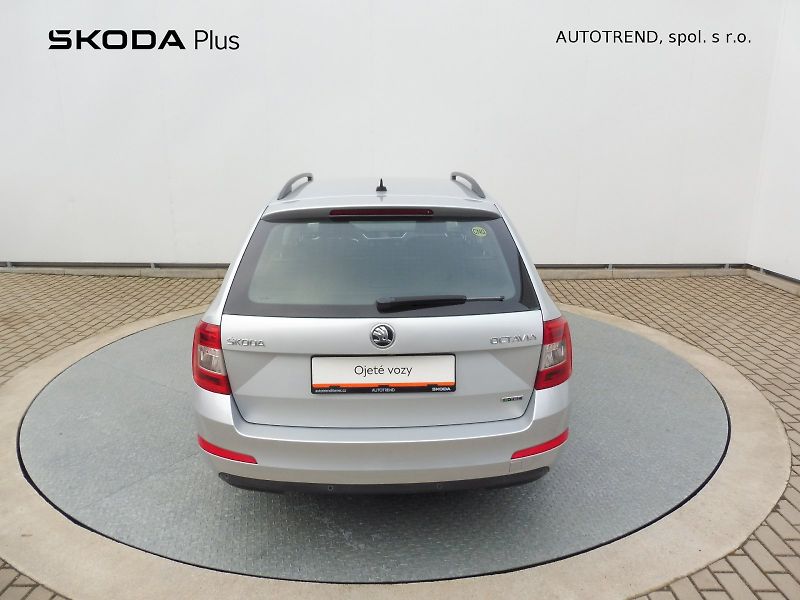 Škoda Octavia (2015) Combi Style Elegance 1,4 TSI C - fotka 24 z 27
