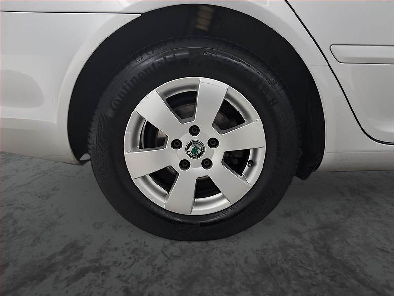 Škoda Octavia (2012) Elegance 1.6 TDI, po STK - fotka 15 z 17