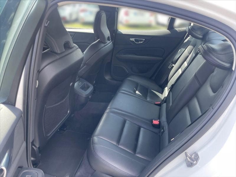 Volvo S60 2,0 B4 Inscription AT - fotka 8 z 11