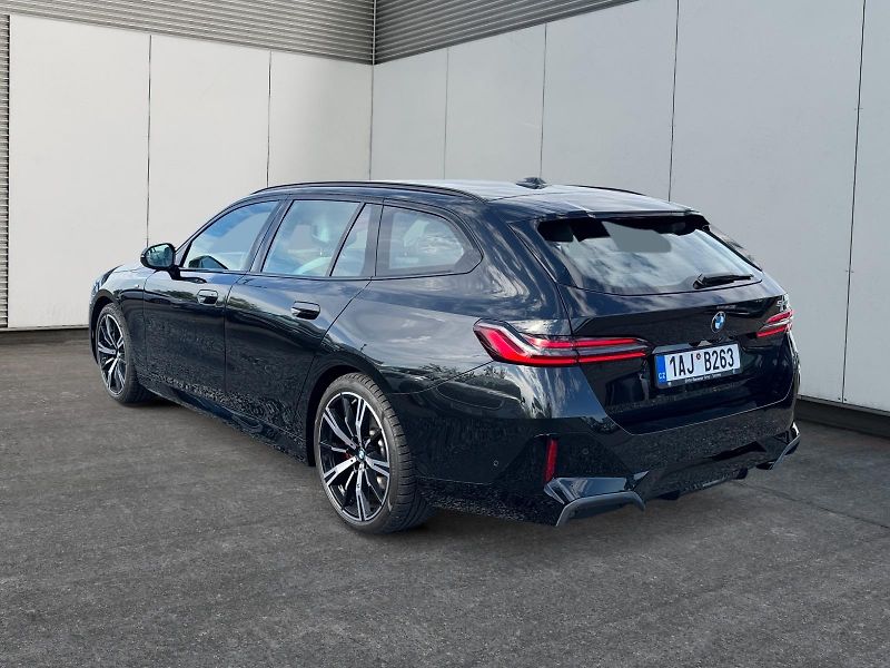 BMW Řada 5 (2025) TOURING 520d 145kW CZ DPH - fotka 4 z 11