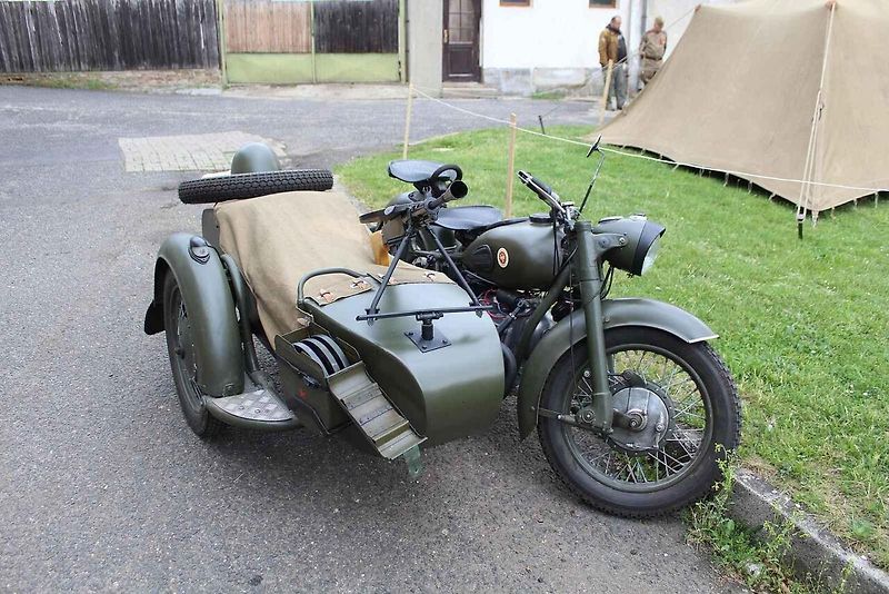 Nádherně zrenovovaný vojenský automobil Volkswagen type 82E, pro který cesta na akci do Radonic u Kadaně byla vůbec prvním dálkovým výjezdem.