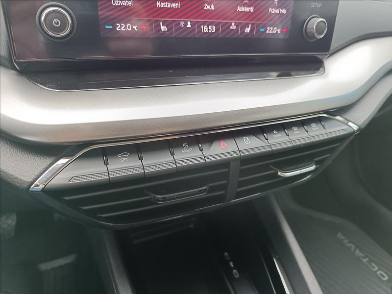 Škoda Octavia 2,0 TDi DSG Ambition - fotka 11 z 22