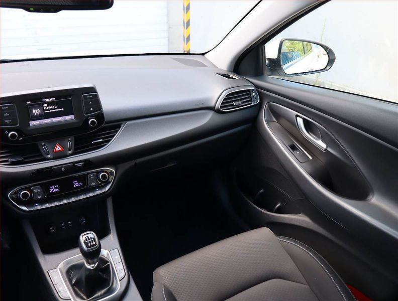 Hyundai i30 (2017) 1.4 CVVT, Tempomat - fotka 8 z 20