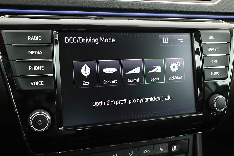 Škoda Superb (2016) Laurin&Klement 2.0 TDI, Kůže - fotka 11 z 19
