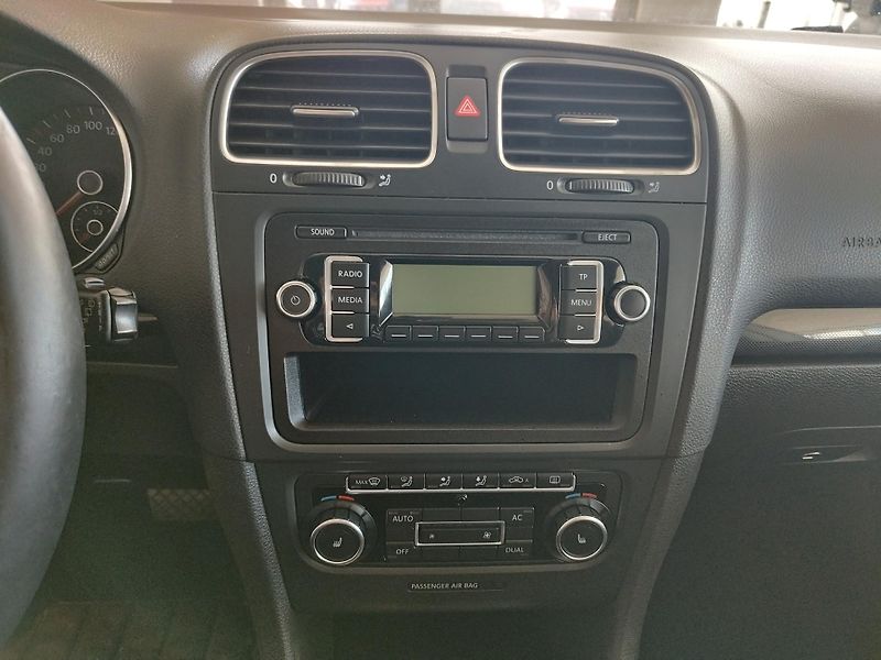 Volkswagen Golf (2010) 1,4TSI,90KW,DSG,ALU,NOVÉ ROZV. - fotka 22 z 27