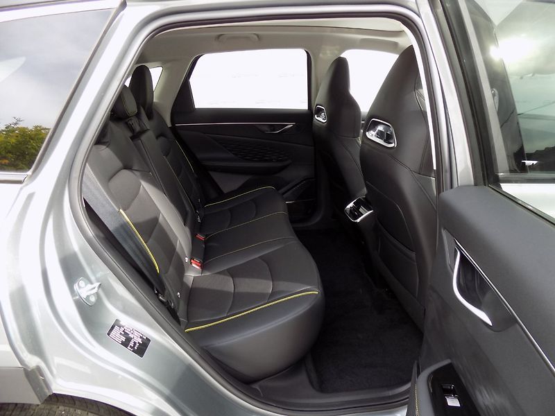 BAIC X5 (2025) 1.5T/AT/Pixel-LED/PANO/DPH/ - fotka 18 z 41