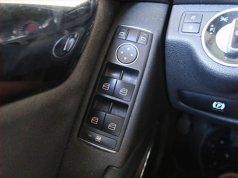 Mercedes-Benz Třídy C (2010) C 220 CDI, Navi, Tempomat - fotka 15 z 15