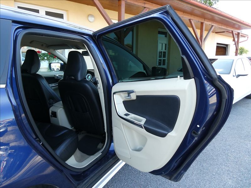Volvo XC60 2,4 D5 Ocean Race AWD 158kW - fotka 26 z 51
