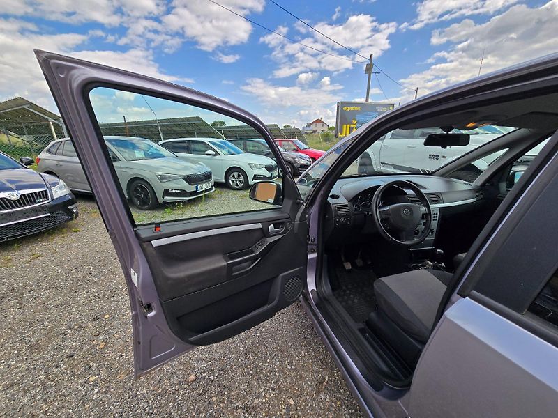 Opel Meriva (2005) 1.3 CDTi Enjoy - fotka 9 z 23