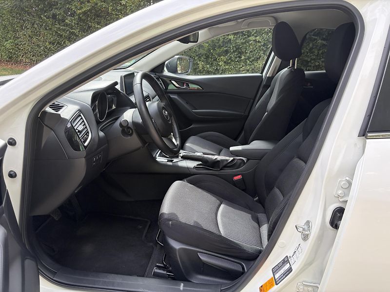 Mazda 3 2.0 Sports-Line - fotka 20 z 31