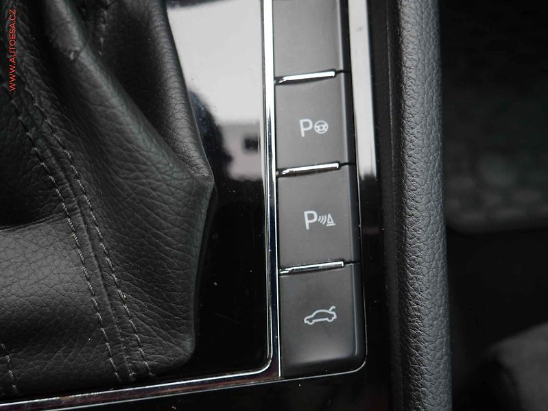 Škoda Superb (2017) 1.6TDi, Style, DSG, bixen - fotka 21 z 21