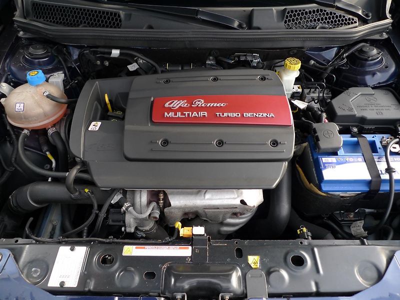 Alfa Romeo Giulietta 1,4 TB 125kW Navi Panorama - fotka 5 z 39