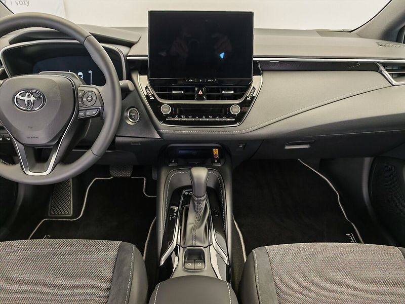 Toyota Corolla 2.0 Hybrid e-CVT Style - fotka 13 z 42