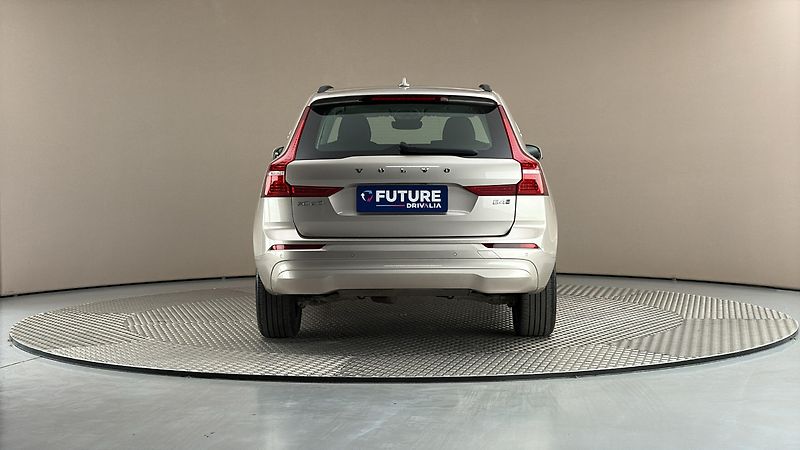 Volvo XC60 2.0 B4 AUT AWD Core - fotka 5 z 28