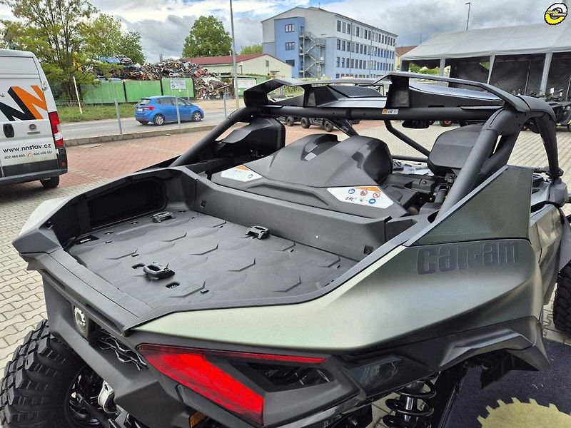 Can-Am Maverick R (2026) X RC DCT SAS 999T MY26 - fotka 15 z 38