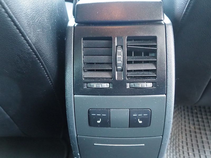 Škoda Octavia (2008) 2.0 TDI, 103 kW, 4x4, Style - fotka 16 z 38